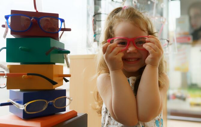 Immer mehr Kinder brauchen eine Brille. (Symbolbild)