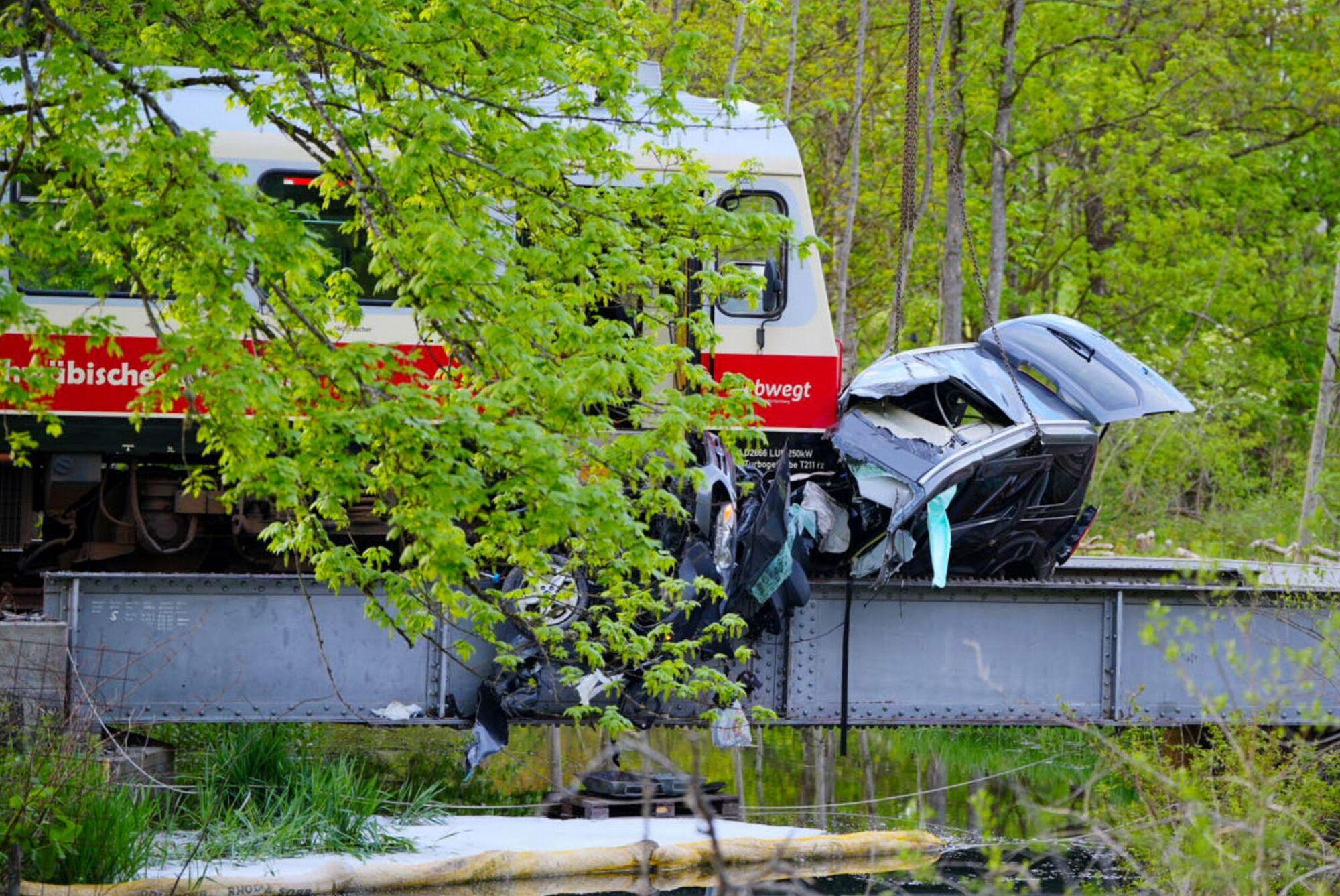 Driver Seriously Injured in Train-Car Collision Near Reutlingen