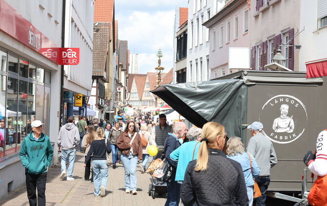 Die Marktstraße auf den Beinen beim Wonnetag 2026.