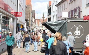Die Marktstraße auf den Beinen beim Wonnetag 2026.