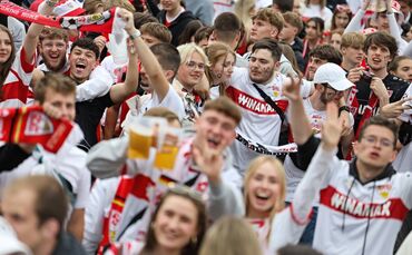 Das war letztes Jahr: 35.000 Fans waren auf den Schlossplatz in Stuttgart gekommen, um sich das DFB-Pokal-Finale zwischen dem Vf