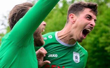 Jubeln, bis fast die Halsmuskeln reißen: Hegnacher Torjubel nach dem 2:1.