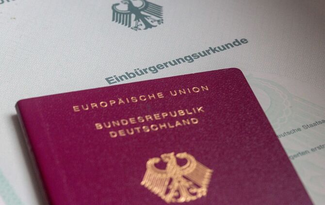 Fast 40.000 Menschen haben sich im vergangenen Jahr in Baden-Württemberg einbürgern lassen. (Symbolbild)