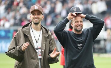 VfB-Kapitän Atakan Karazor und Trainer Sebastian Hoeneß freuen sich über die zweite CL-Quali innerhalb von drei Jahren.