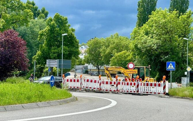 Am Kreisverkehr ist die Weiterfahrt in die Talstraße aktuell nicht möglich.