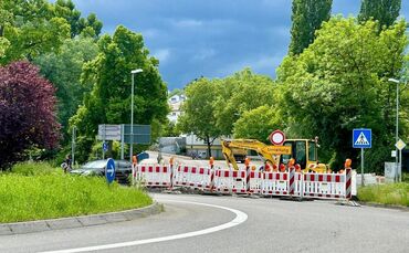 Am Kreisverkehr ist die Weiterfahrt in die Talstraße aktuell nicht möglich.