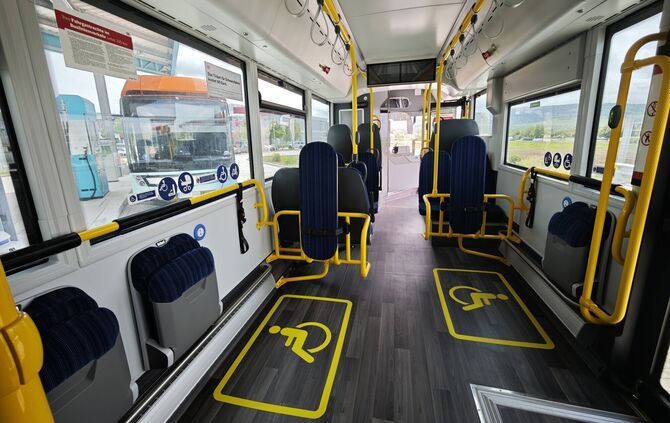 Innenraum des Toyota-Caetano-Wasserstoff-Busses.