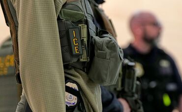 Einwanderungsbehörde ICE an US-Flughäfen
