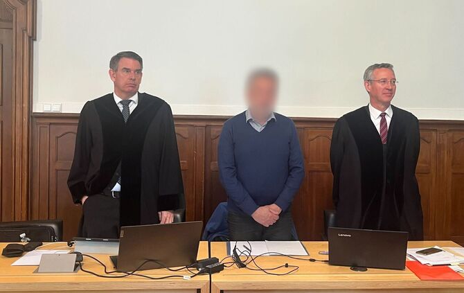 Ein Angeklagter strebt im Berufungsprozess einen Freispruch an.