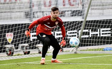 Dennis Seimen soll zur neuen Saison der Stammtorhüter beim VfB Stuttgart werden.