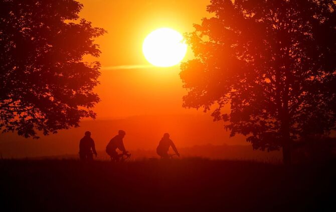 Bis zu 16 Sonnenstunden pro Tag sind am Wochenende möglich. (Archivbild)