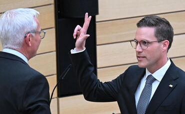 Manuel Hagel (CDU,r)