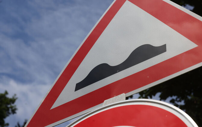 Nicht nur der Straßenbelag musste erneuert werden: Wann endet die Vollsperrung zwischen Rienharz und Pfahlbronn?