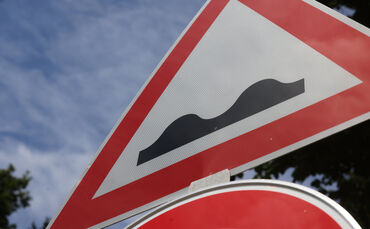 Nicht nur der Straßenbelag musste erneuert werden: Wann endet die Vollsperrung zwischen Rienharz und Pfahlbronn?