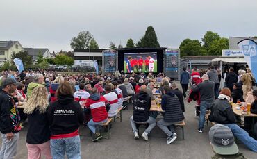 Public Viewing auf dem Gelände der Sportfreunde Höfen-Baach anlässlich des Pokalfinales im vergangenen Jahr.