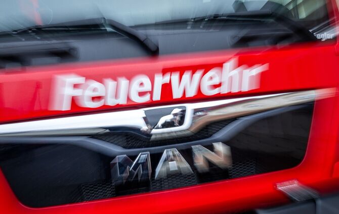 Der Schaden durch den Brand ist enorm. (Symbolbild)