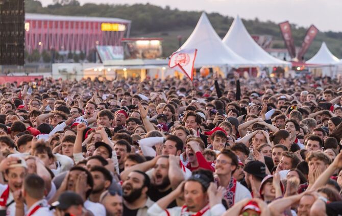 Hofften vergebens: SC-Fans beim Public Viewing auf dem Freiburger Messegelände.