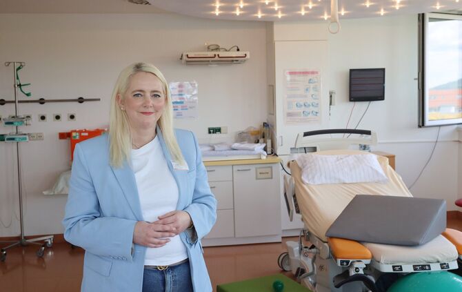 Der Leitenden Hebamme und Pflegebereichsleiterin Anja Junge liegt die selbstbestimmte und bedürfnisorientierte Geburt besonders