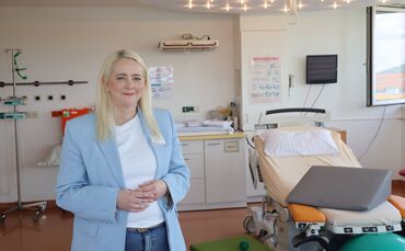 Der Leitenden Hebamme und Pflegebereichsleiterin Anja Junge liegt die selbstbestimmte und bedürfnisorientierte Geburt besonders 
