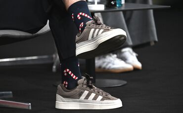 Mit Zuckerstangen-Socken kam Nagelsmann zur Kaderpräsentation.