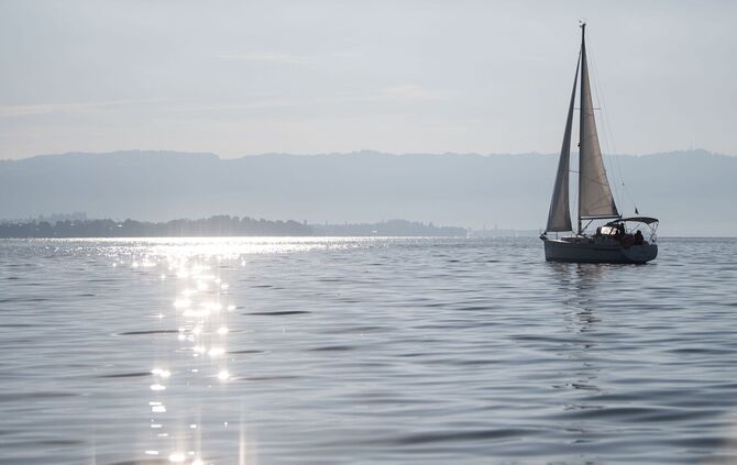 Nach einer tödlichen Kollision auf dem Bodensee kommt auf einen Motorbootfahrer ein zweiter Prozess zu. (Symbolbild)