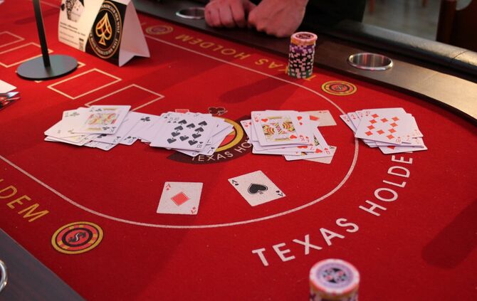 Bei den Pokerturnieren wird ohne Geldwert gespielt: Es geht um Spaß am Spiel.