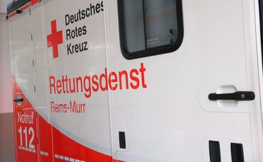 Die verletzte Frau wurde ins Krankenhaus gebracht. (Symbolbild)