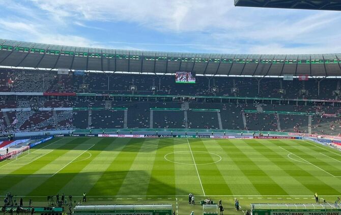 Noch sind viele Plätze im Olympiastadion Berlin leer. Das wird sich aber bald ändern.