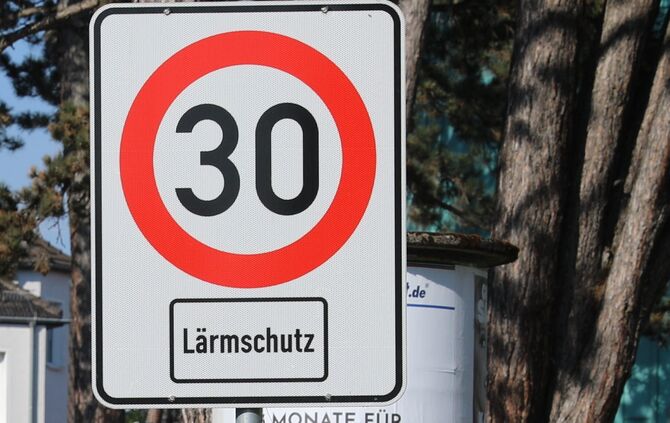 Tempo 30 aus Lärmschutzgründen soll in Winterbach auf den Durchgangsstraßen kommen. (Symbolbild)