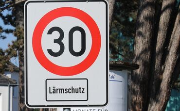 Tempo 30 aus Lärmschutzgründen soll in Winterbach auf den Durchgangsstraßen kommen. (Symbolbild)