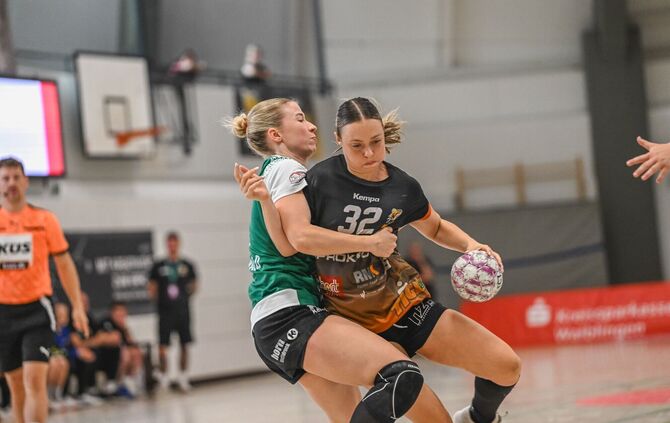 Amélie Herzog (mit Ball) war in ihrem letzten Heimspiel im VfL-Trikot mit sieben Treffen die beste Torschützin des VfL Waiblinge