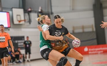 Amélie Herzog (mit Ball) war in ihrem letzten Heimspiel im VfL-Trikot mit sieben Treffen die beste Torschützin des VfL Waiblinge