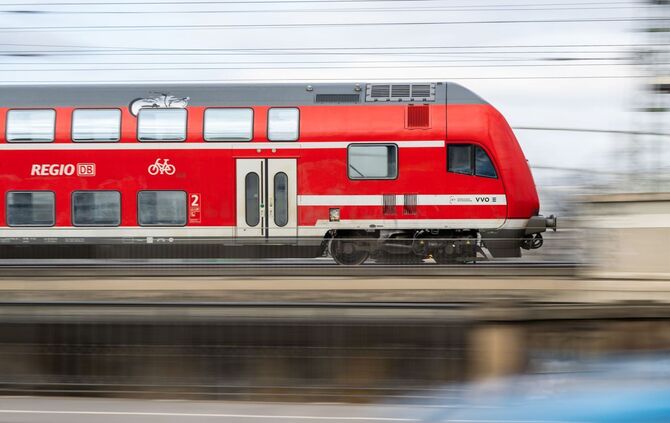 Ein Regionalexpress der DB Regio