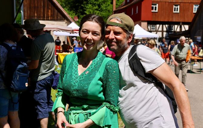Der Waldfee können auch erwachsene Besucher des Mühlentags nicht widerstehen.