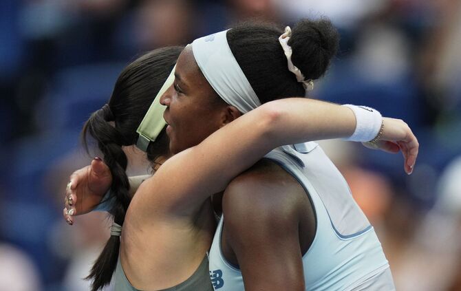 Coco Gauff (r) und Eva Lys