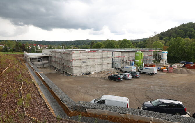 Die Edeka-Baustelle bei Oppelsbohm. Ganz links entsteht die Anlieferzone, auf der vom angrenzenden Wohngebiet Gassenäcker-Mörgel