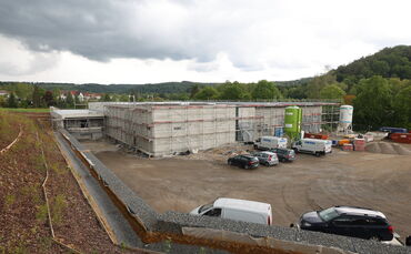 Die Edeka-Baustelle bei Oppelsbohm. Ganz links entsteht die Anlieferzone, auf der vom angrenzenden Wohngebiet Gassenäcker-Mörgel