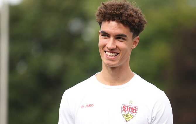 Noah Darvich wartet noch auf seinen ersten Einsatz bei den VfB-Profis.
