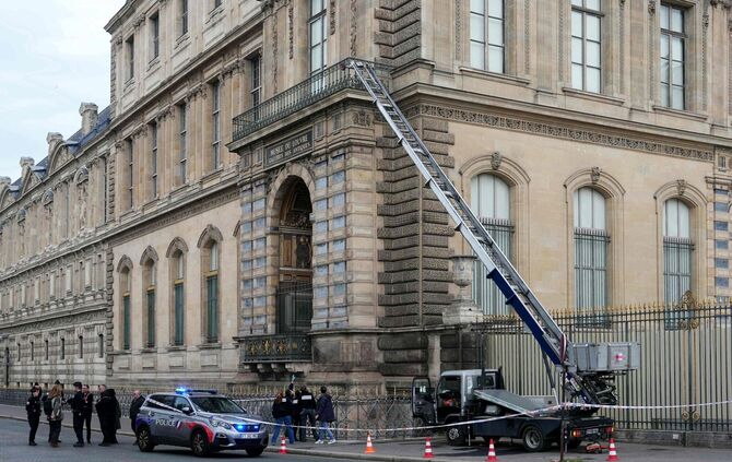 Erst lieferte der Louvre-Raub Stoff für ein Enthüllungsbuch, jetzt wird der Einbruch auch verfilmt.(Archivbild)