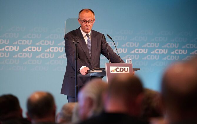 Bundeskanzler Merz beim Jubiläum des Neheim-Hüstener Programms