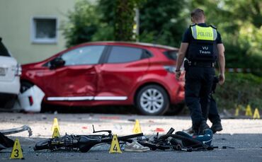 Autofahrerin fährt Kinder an - ein Kind lebensgefährlich verletzt