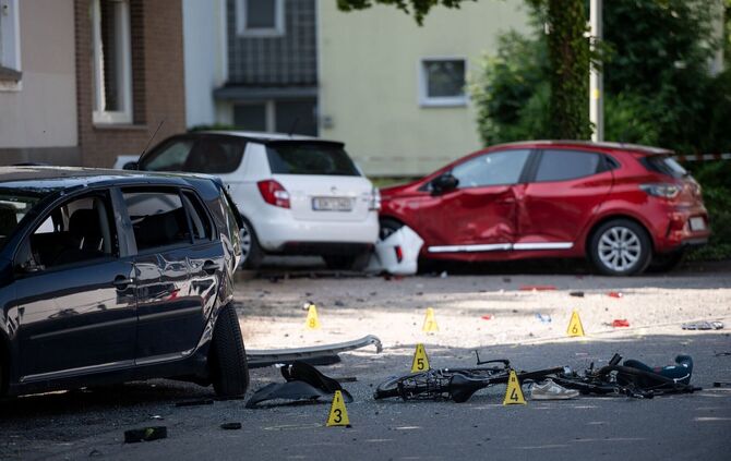 Autofahrerin fährt Kinder an