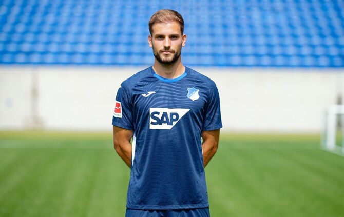 Neuer Club, neues Trikot: Luka Duric wechselt nach Paderborn. (Archivbild)