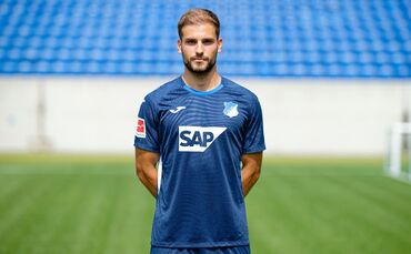 Neuer Club, neues Trikot: Luka Duric wechselt nach Paderborn. (Archivbild)