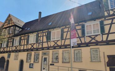 Die Stadt Schorndorf will die beiden denkmalgeschützen Gebäude am Kirchplatz und mit dem Stadtmuseum in einen Neubau der Kreisba