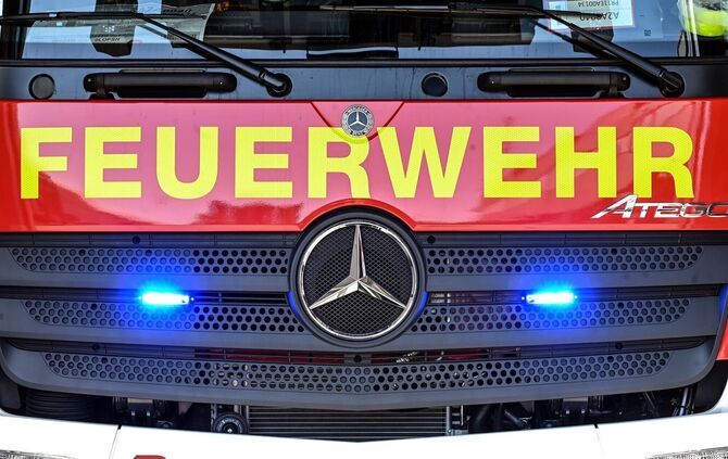 Das Feuer konnte schnell gelöscht werden, die Feuerwehr ist aber noch im Einsatz. (Symbolbild)