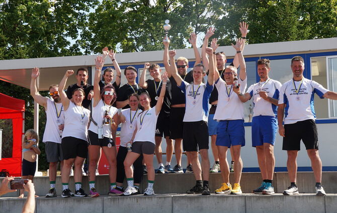 Die glücklichen Sieger der 1. Firmen-Olypmics im Rems-Murr-Kreis.