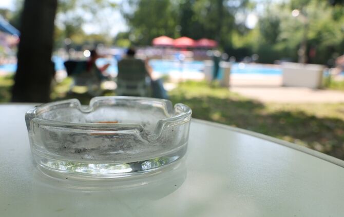 Im Freibad in Schwaikheim gibt es seit Mitte Mai eine Raucherzone.