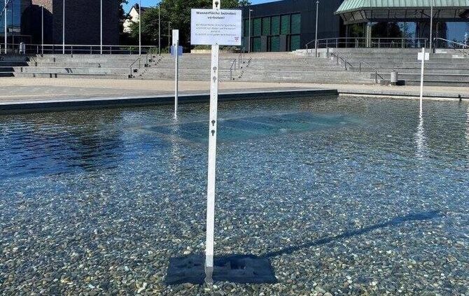 Das Wasserbecken an der Schwabenlandhalle.