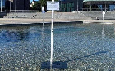 Das Wasserbecken an der Schwabenlandhalle.